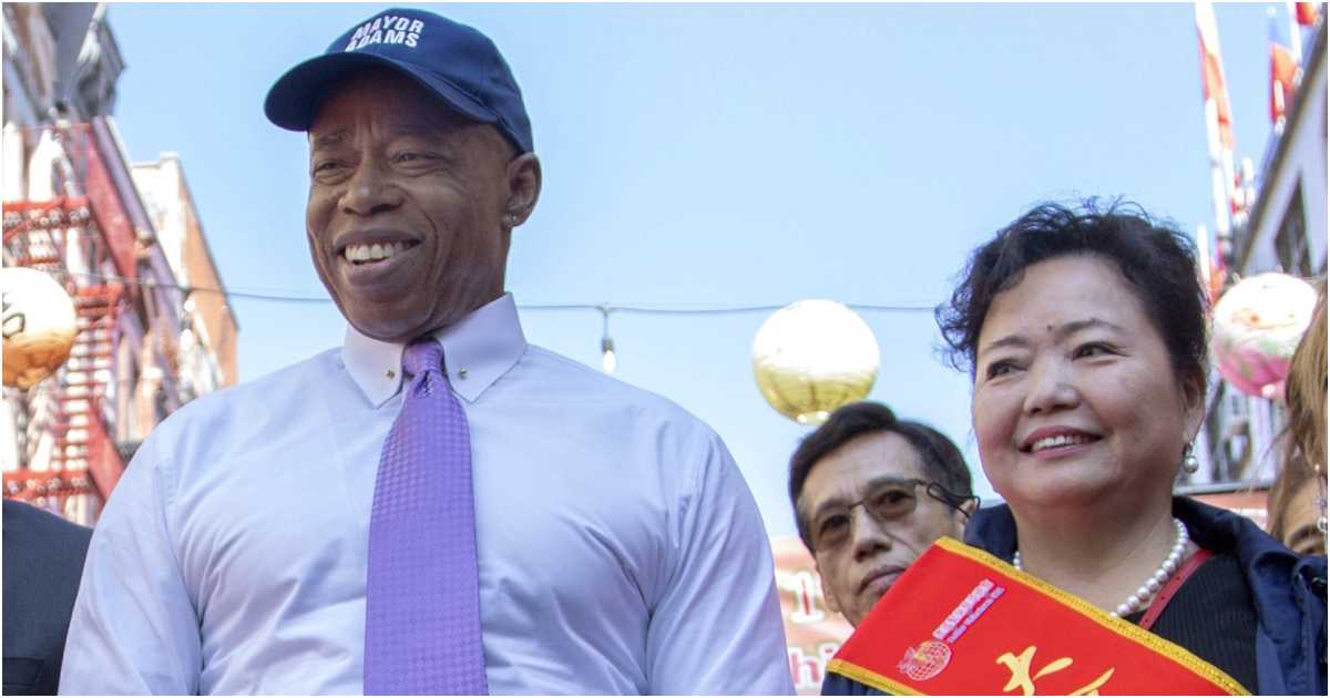 নিউ ইয়র্ক সিটি মেয়র এরিক অ্যাডামসের পুনর্নির্বাচন ক্যাম্পেইন থেকে  স্বেচ্ছাসেবী উইনি গ্রেকোকে বরখাস্ত করা হয়েছে। ছবি: আইউইটনেস নিউজ